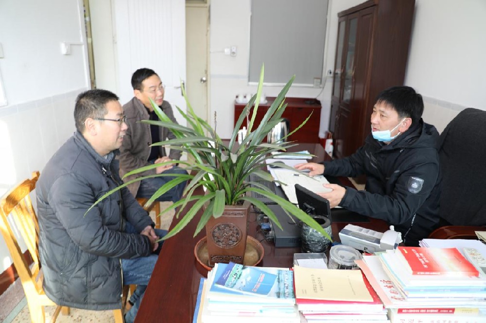 Joyoung branch and the community visited and condoned the people in need